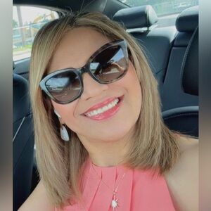 Meet your Posher, Claudia